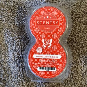 Scentsy pods for wall diffuser scented in Mulled Cider. New.
